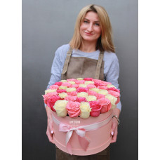 Шляпная коробка с розами